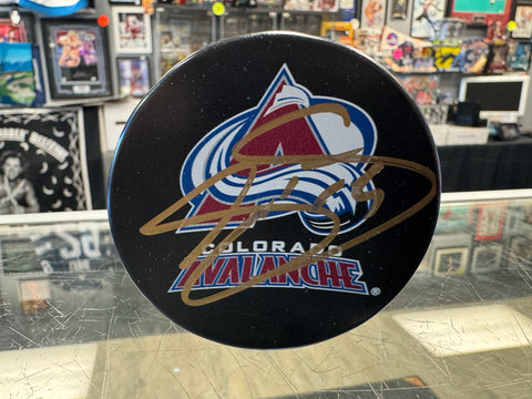 Joe Sakic signed Colorado Avalanche Hockey Puck